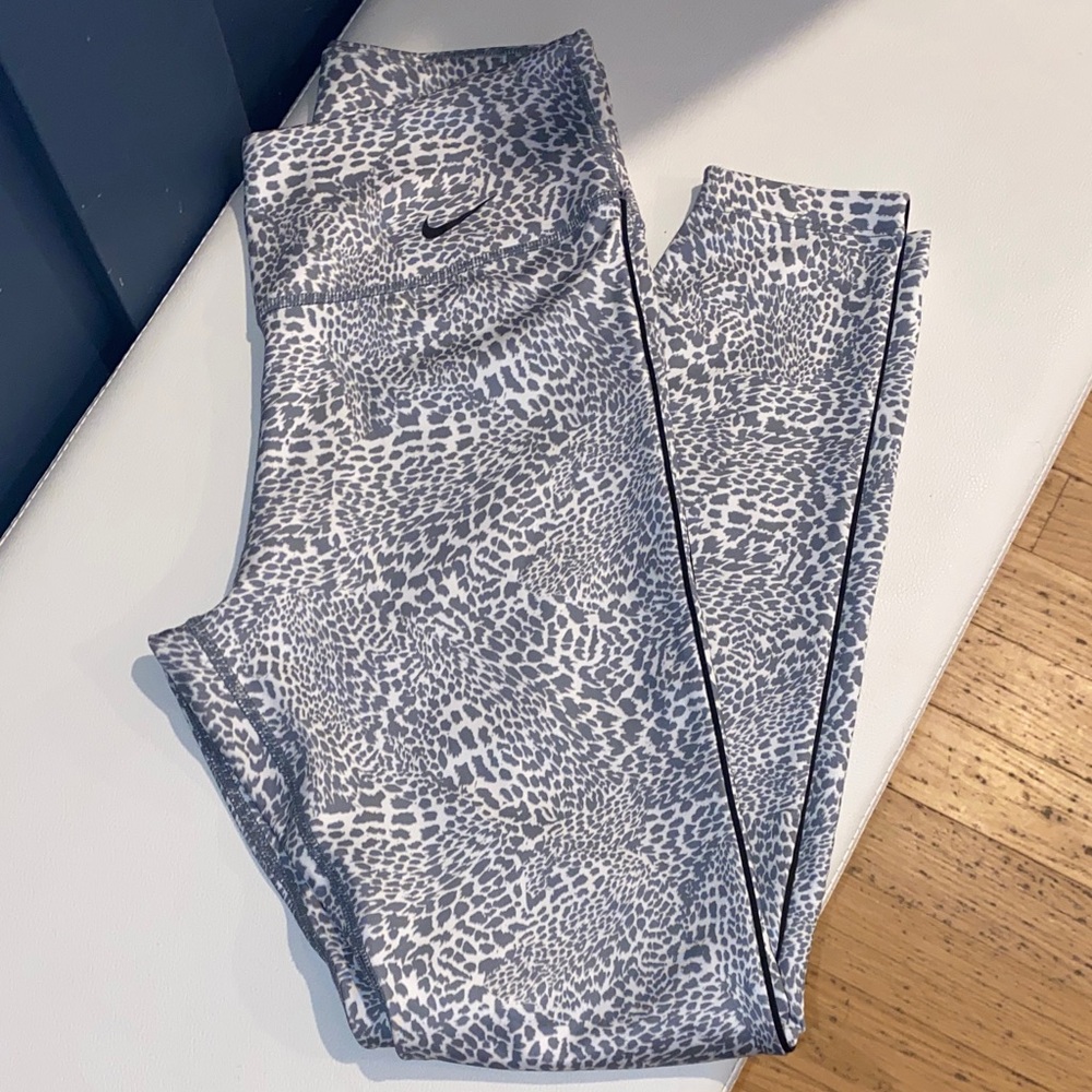 Nike Gray/Light Gray Leopard Animal‎ Print Leggings
